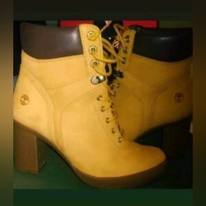 Timberland Wheat Lace-Up Block Heel Ankle Boots